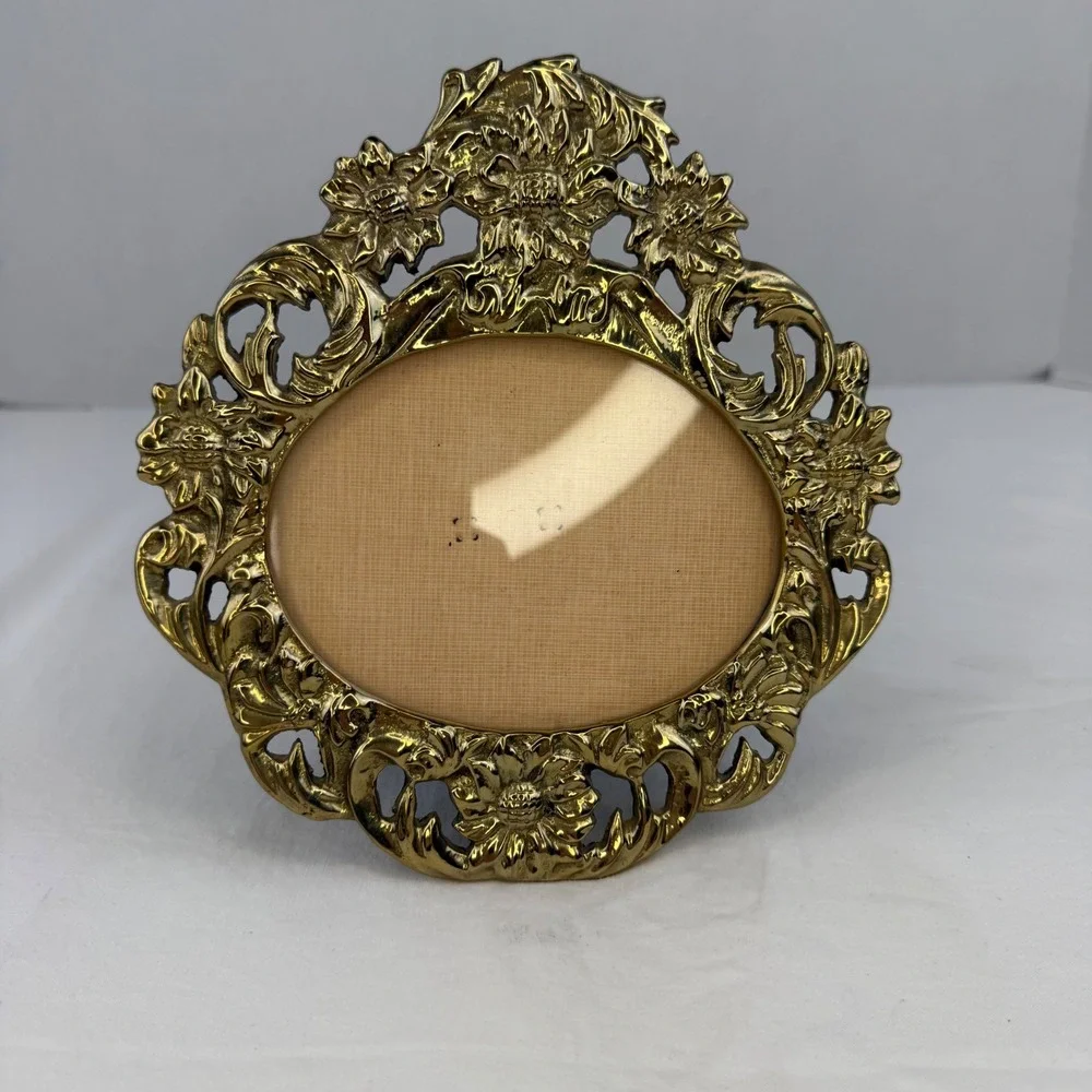 Vintage Ornate Brass Oval Picture Frame Floral Scroll Hollywood Regency 7.5x6.5